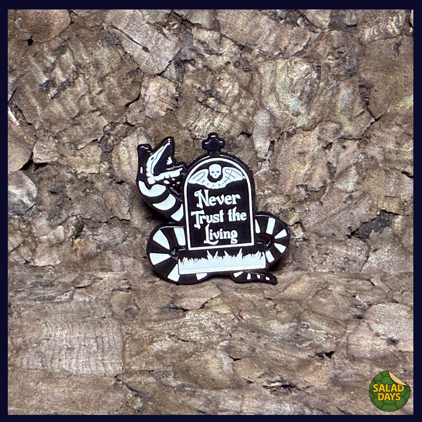 Beetlejuice -Enamel Pin- Never Trust The Living